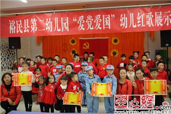 山西一处墙体坍塌,多车被砸受损严重,目击者:墙上贴有禁停警示